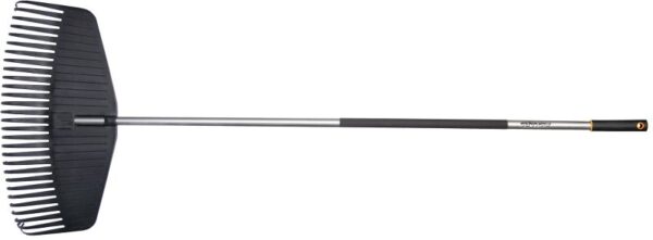 Ergonomic lombsperű nyéllel kifutó Fiskars